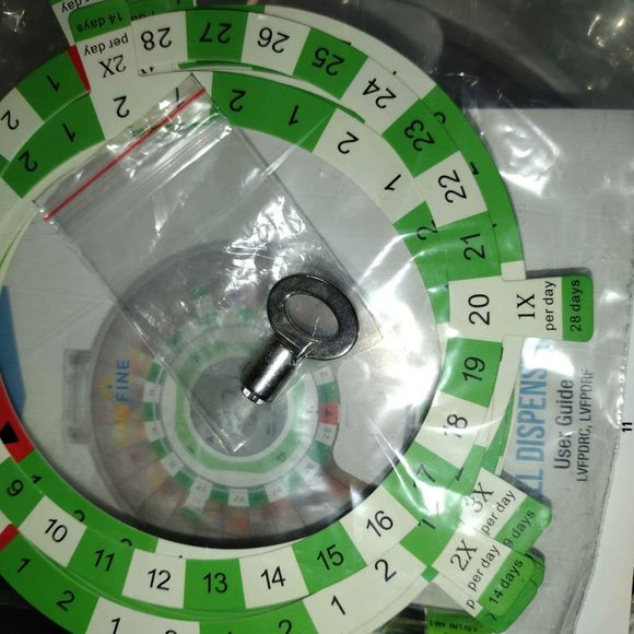 NIB! ~LiveFine~ AUTOMATIC PILL DISPENSER Frosted / 8 Sided / Locking W/Key! - Picture 5 of 9